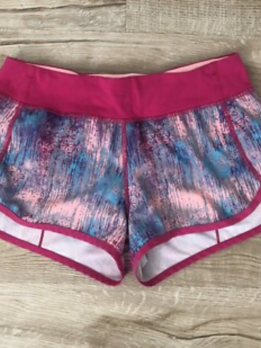 IVIVVA Lululemon Speedy Shorts Girl's sz 12 Multicolor Lined Pink Kaleidoscope